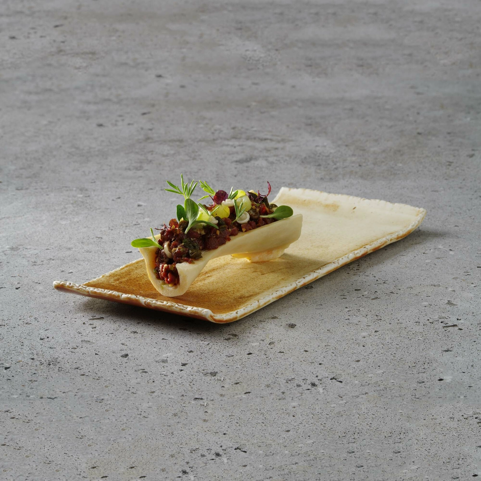 Talerz prostokątny, 340×150 mm, brązowy | FINE DINE, Constancy
