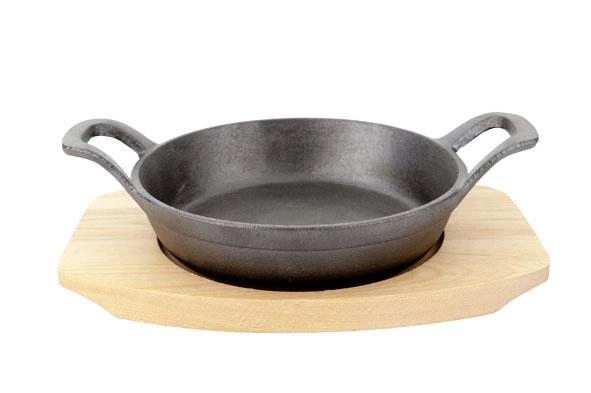 Żeliwne naczynie z drewnianą podstawką, ø155 mm | FINE DINE, 5112637