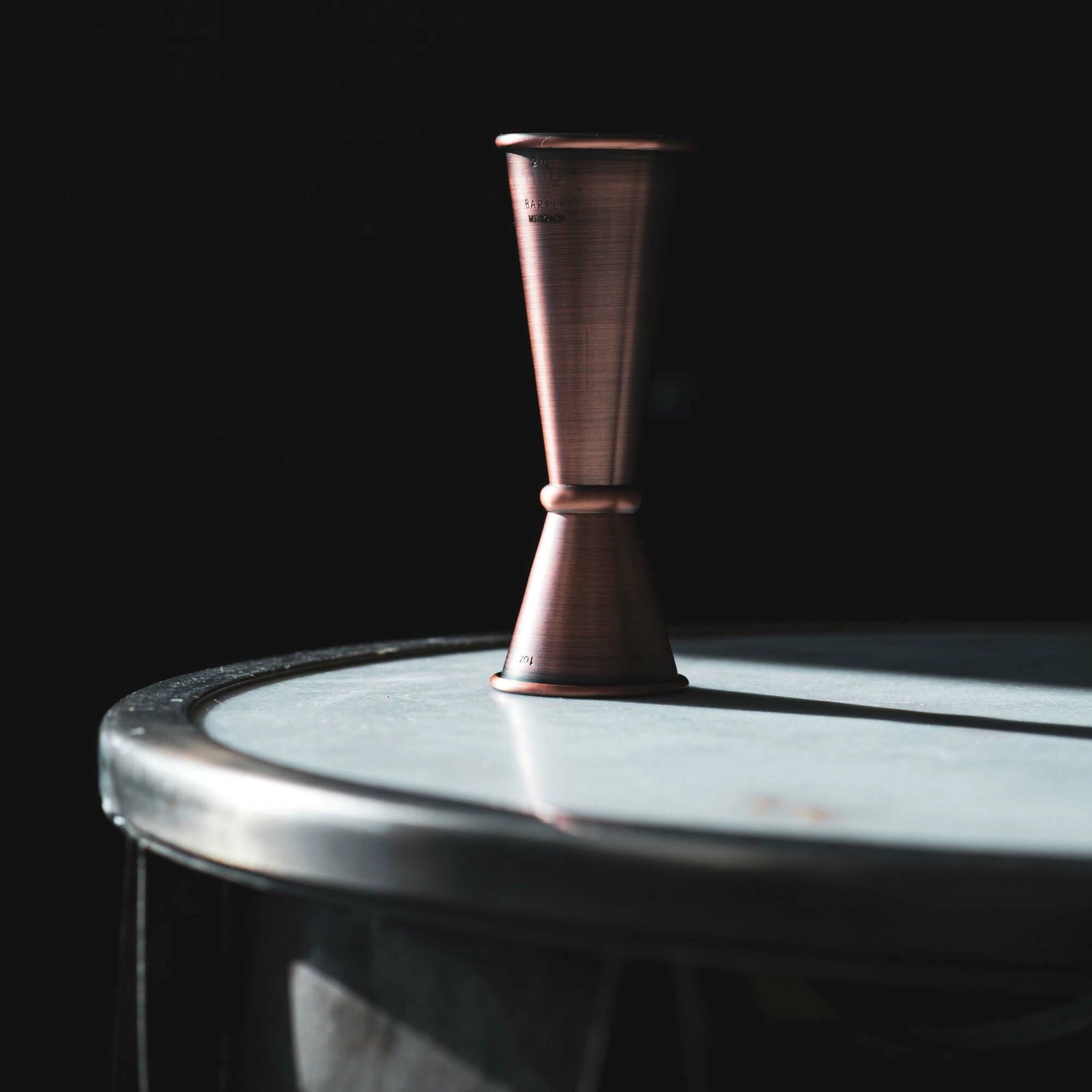 Miarka barmańska Bell z prostą krawędzią, ze stali nierdzewnej, antyczna miedź, 25/50 ml | BARFLY, Bell