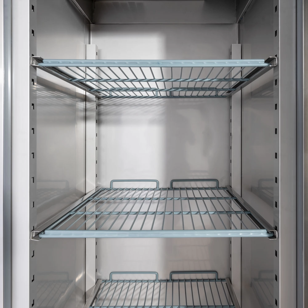 Szafa chłodnicza 2-drzwiowa na nóżkach ze stali nierdzewnej, GN 2/1, 650 l, 624×685×1396 mm | STALGAST, 830622