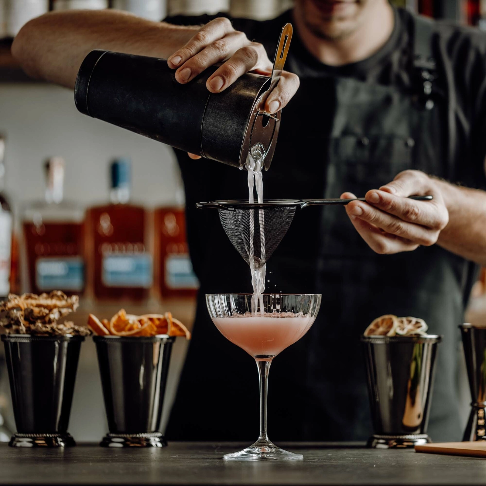 Miarka barmańska Bell z prostą krawędzią, ze stali nierdzewnej, czarna, 25/50 ml | BARFLY, Bell
